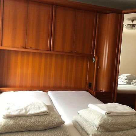 A Private Room In A Shared Apartment เวียนนา ภายนอก รูปภาพ