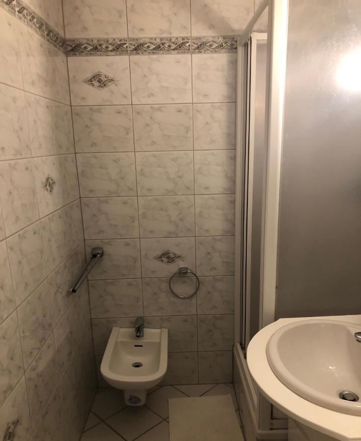A Private Room In A Shared Apartment เวียนนา ภายนอก รูปภาพ