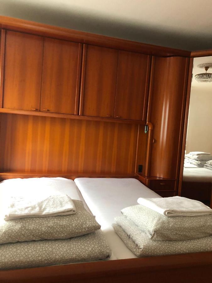 A Private Room In A Shared Apartment เวียนนา ภายนอก รูปภาพ